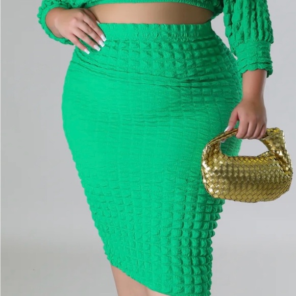 Elegant Green Textured Skirt - Picture 4 of 6